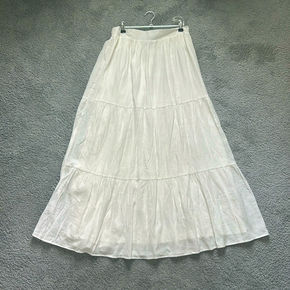 Lulu’s NWOT Tiered Maxi Skirt